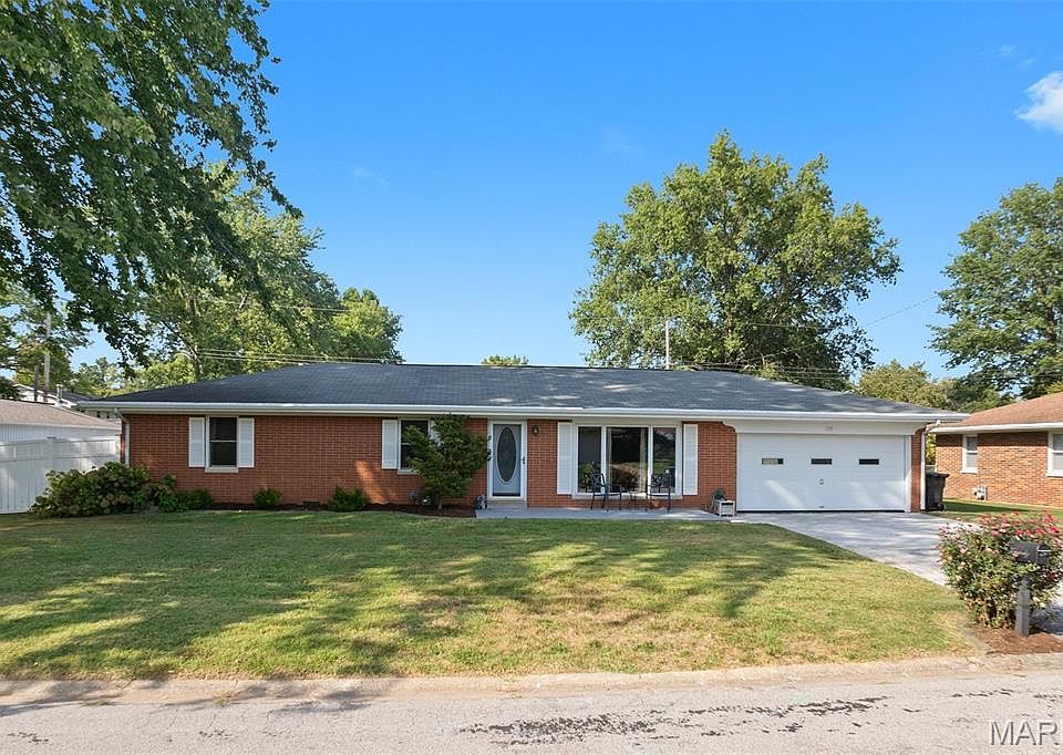 1st image of 128 Aaron Dr