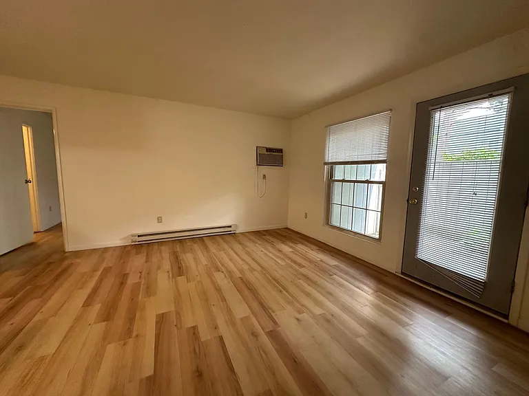 University Park Apartments near Cornell University — Photo 431