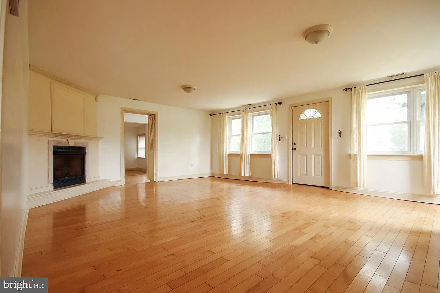 3 bed, 2.0 bath, 1892 sqft, $2,400 — Photo 4