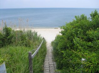 7 Beachdale Rd, Hampton Bays, NY 11946