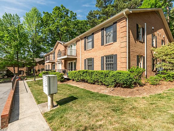 3rd image of 1515 E Franklin St APT 13