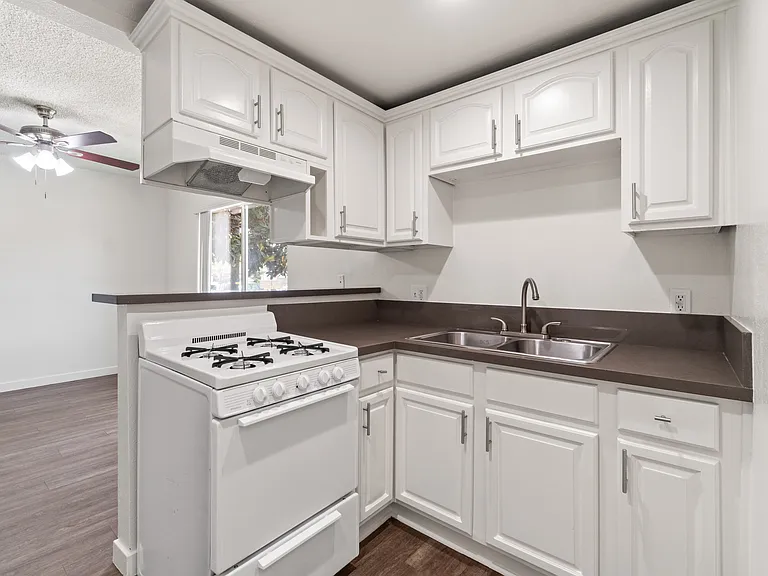 Stonewood Apartments — Photo 12