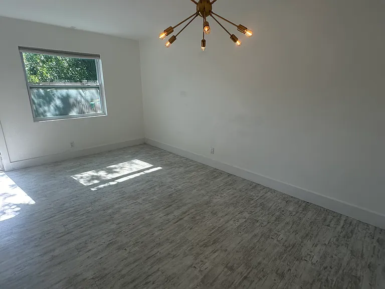 35 SW 6th St #2 — Photo 24