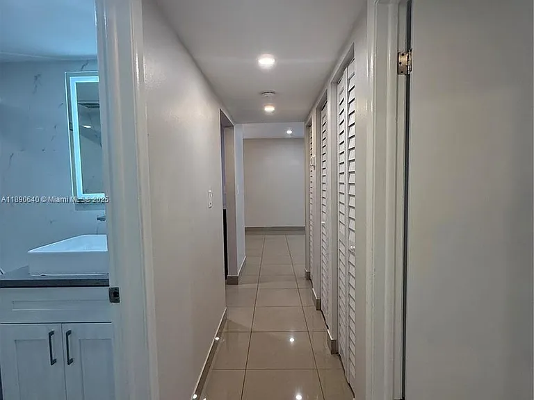 100 SE 5th Ave #1 — Photo 18