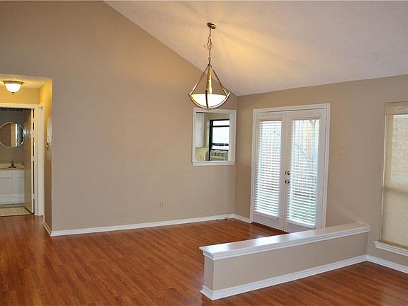 3rd image of 3821 Clover Hill Ln