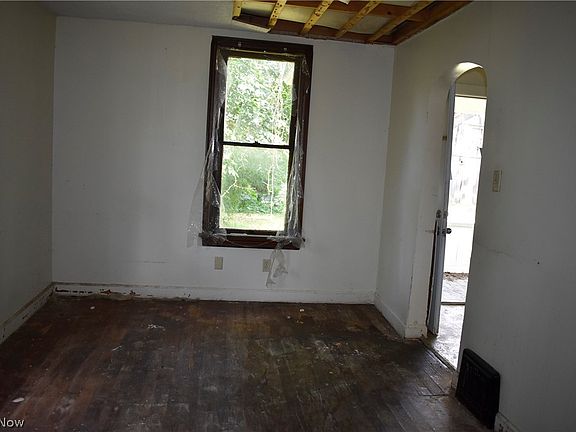 3rd image of 47 Lincoln Ave