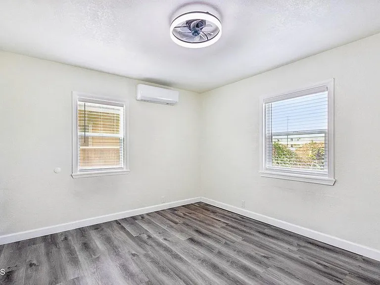 5616 N Gladys Ave — Photo 15