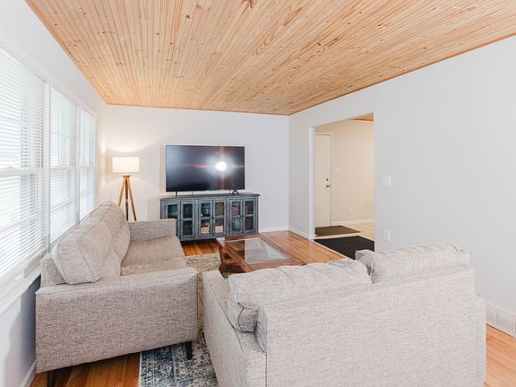 2nd image of 410 Loch Ln