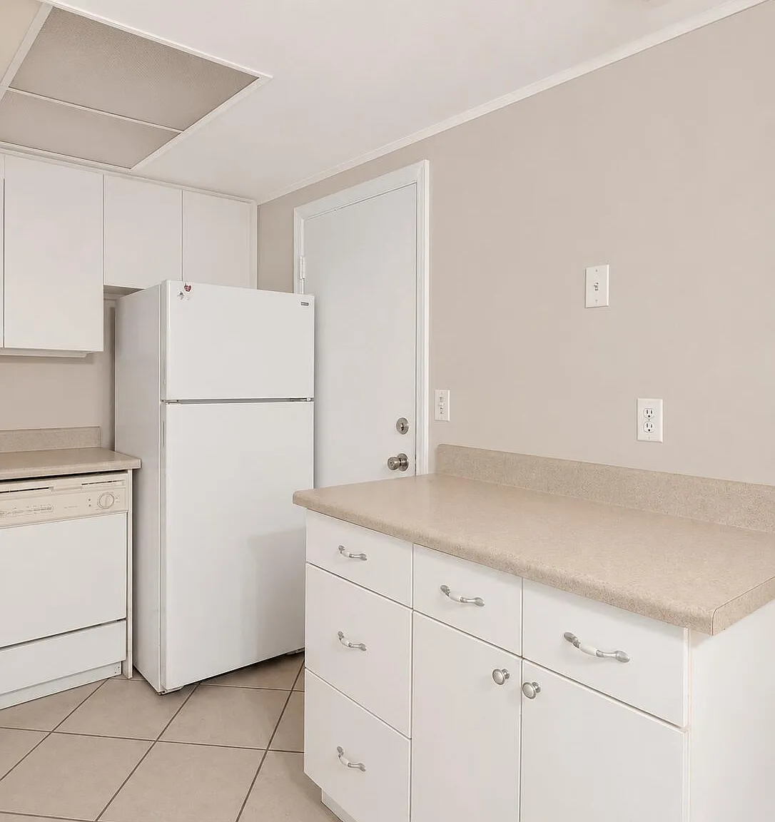 2 bed, 2.0 bath, 972 sqft, $1,600 — Photo 4