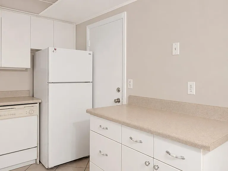 230 Columbia Dr #311 — Photo 4