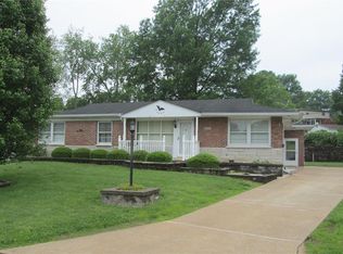 4728 Blackhawk Dr, Saint Louis, MO 63123