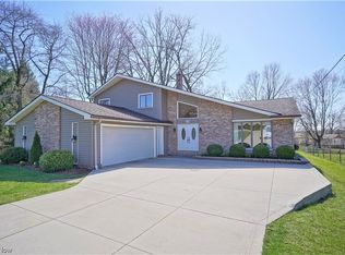 8370 Valley View Rd, Macedonia, OH 44056