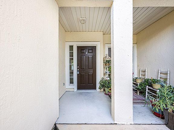 5th image of 831 Southern Creek Dr