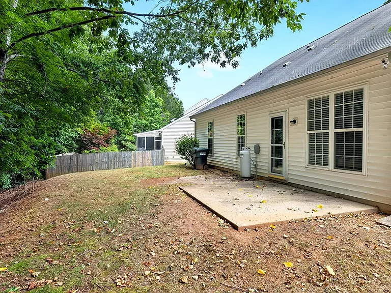 160 Hutson Ln — Photo 3