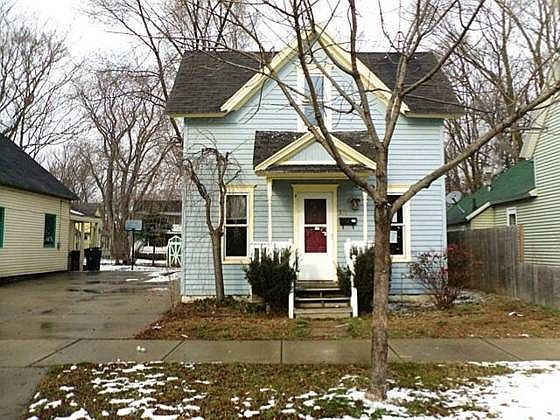 1st image of 321 W 15th St