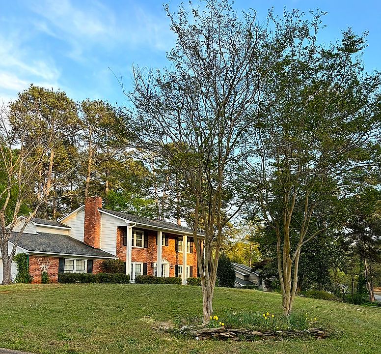 2nd image of 424 Nottingham Rd
