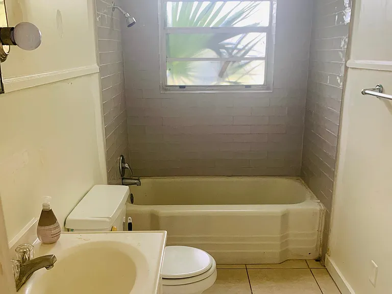 805 SW 3rd St #2 — Photo 4
