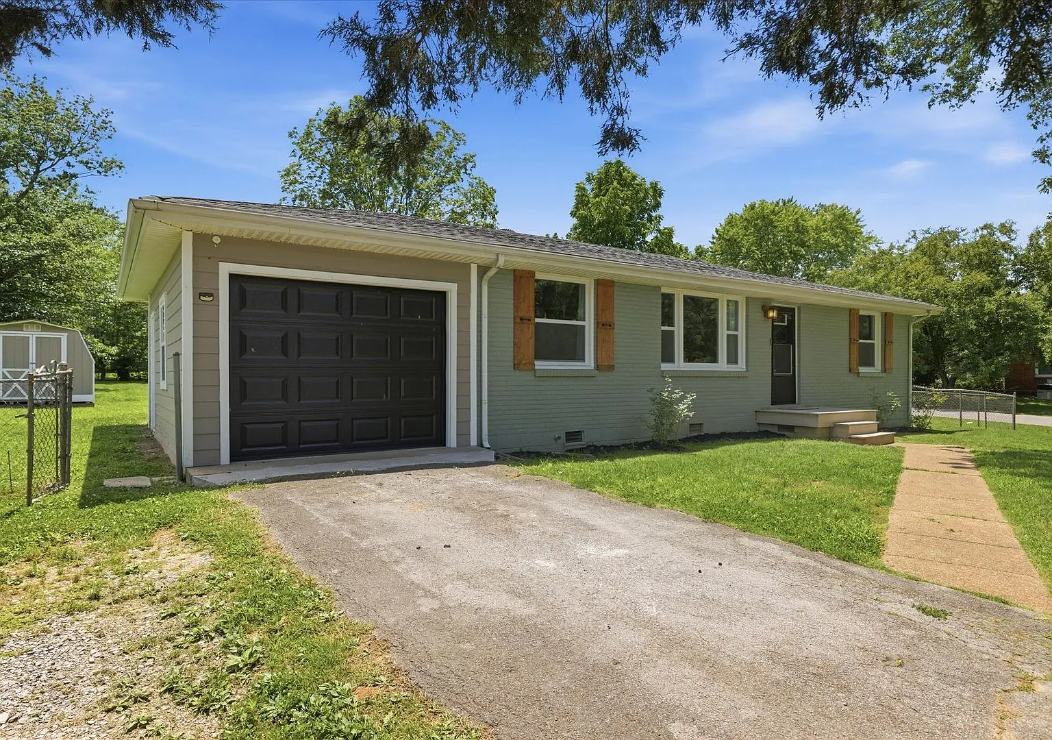Pet Friendly Three Bedroom! — Photo 2