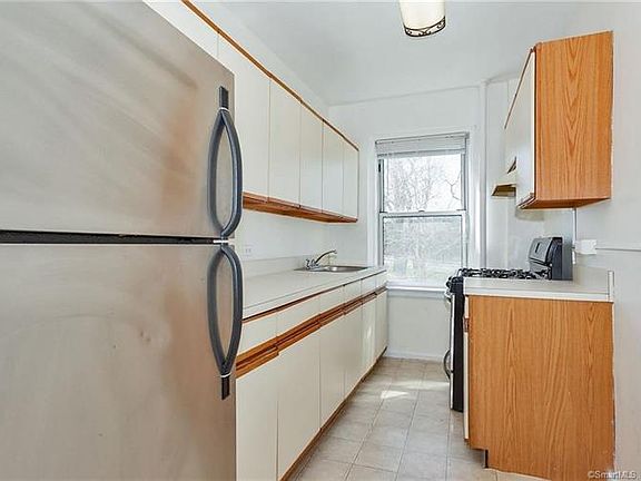 5th image of 104 Woodside Grn APT 2B