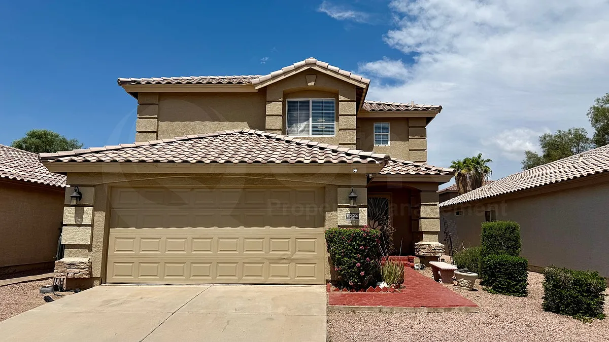 3 bed, 2.5 bath, 1373 sqft, $2,200 — Photo 2