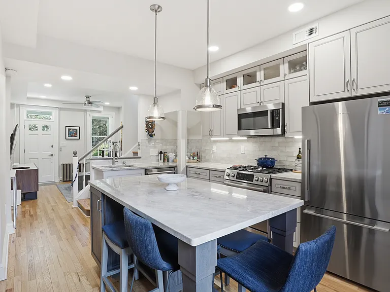 1526 D St SE #1 — Photo 8