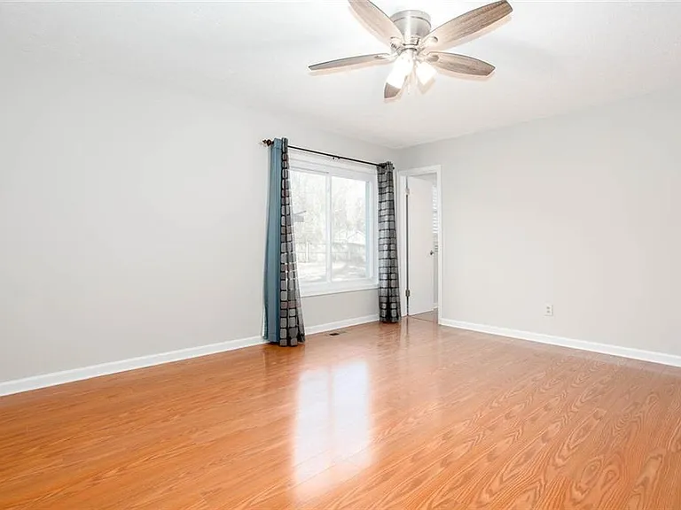4049 Leicester Dr NE — Photo 22