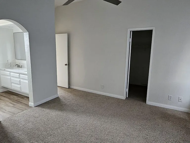 26032 Dundee Dr — Photo 15