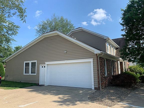3rd image of 96 Garden Cir