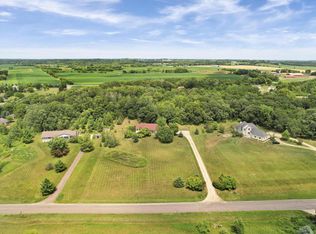 N5813 1110th St, Prescott, WI 54021