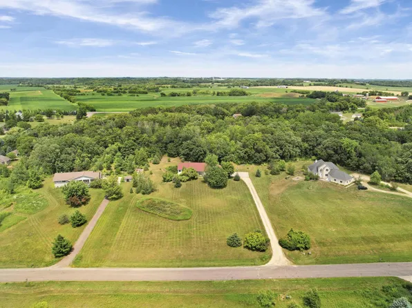 N5813 1110th St, Prescott, WI 54021