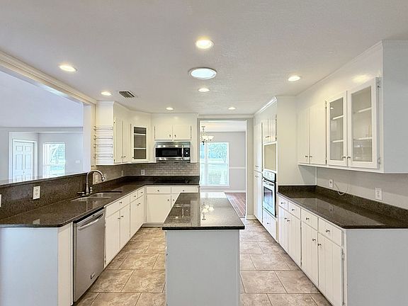 3rd image of 5136 Hamilton Ln