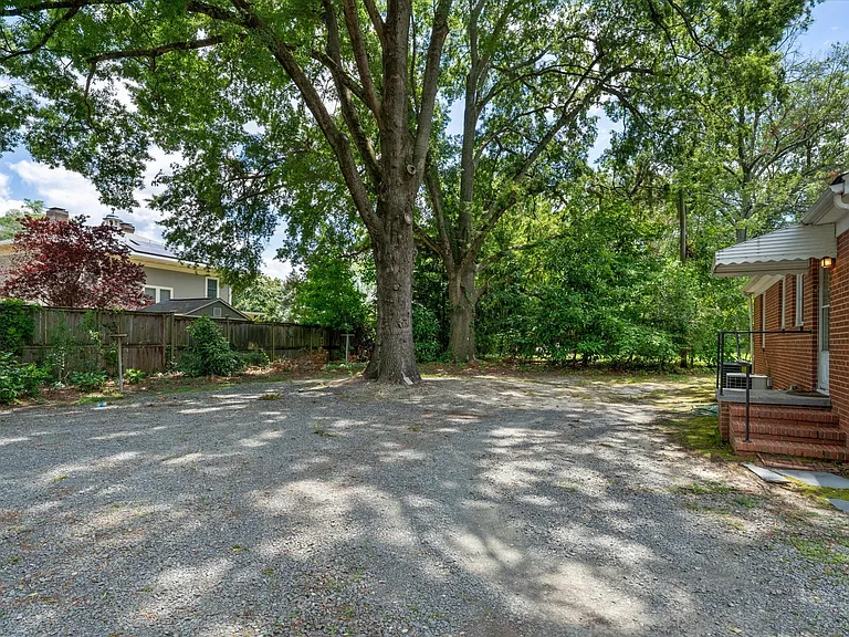 814 N Buchanan Blvd #B — Photo 21