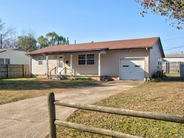 801 SW 4th St, Checotah, OK 74426