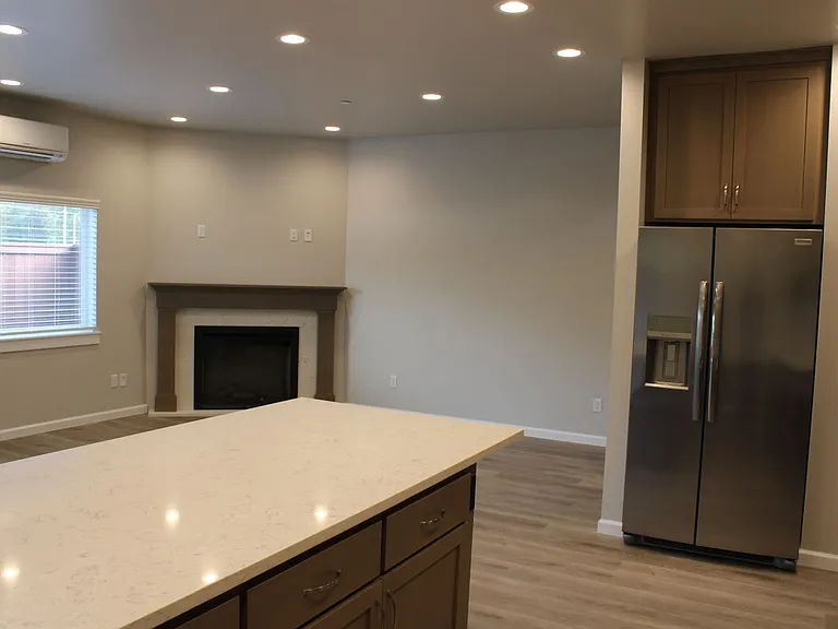14916 Canyon Rd E — Photo 31