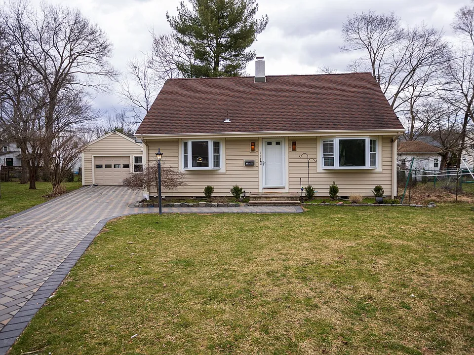 615 Bartell Pl