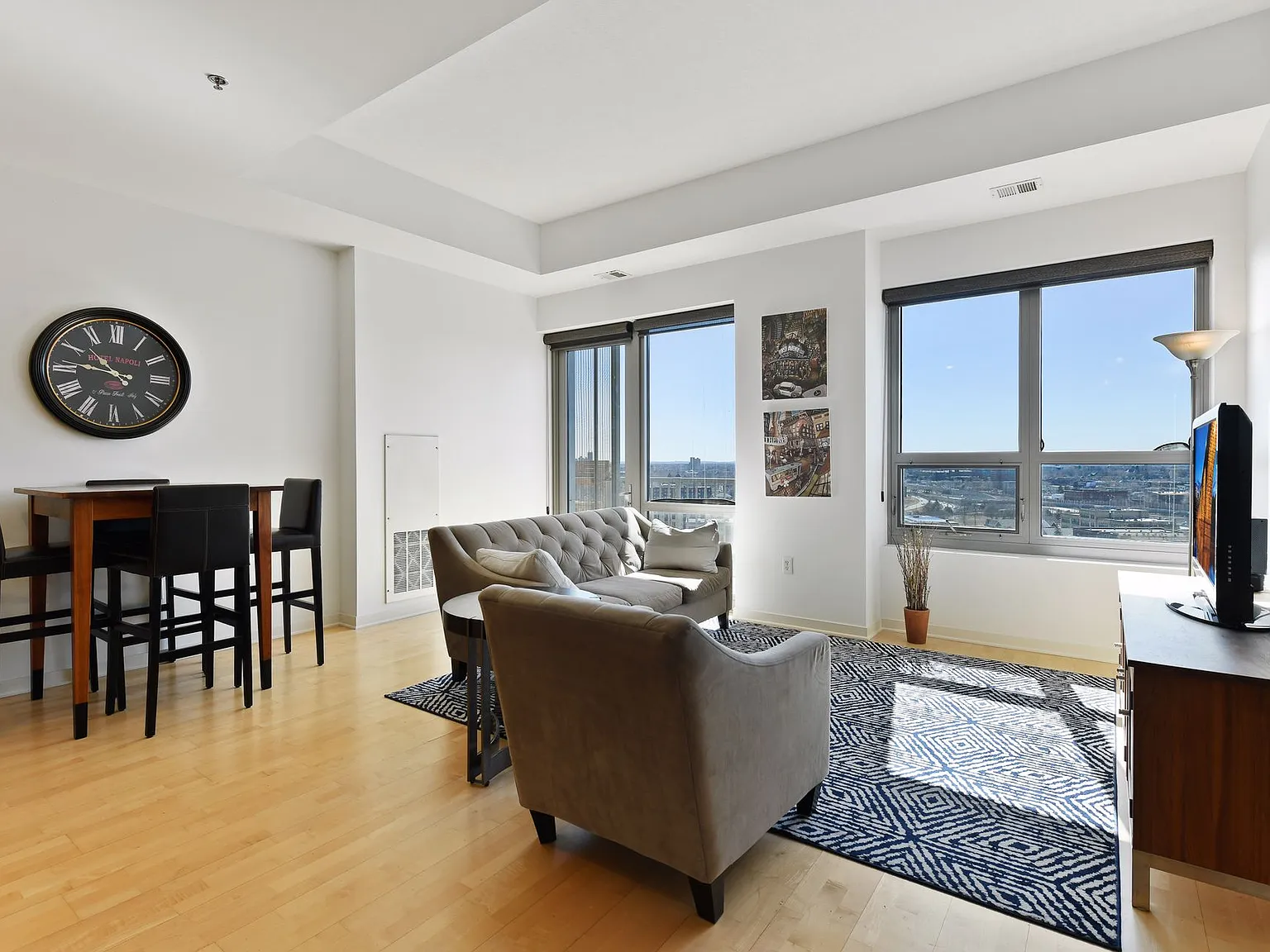 1 bed, 750 sqft, $1,900 — Photo 4