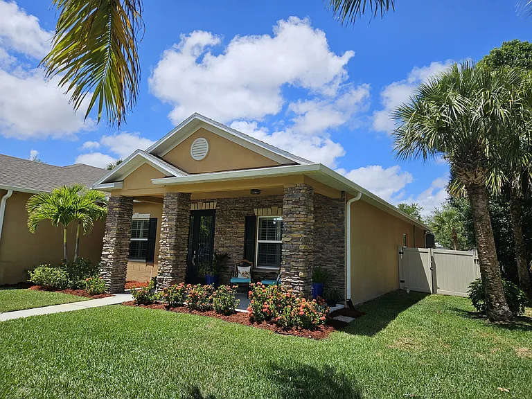 2506 Madewood Dr — Photo 3