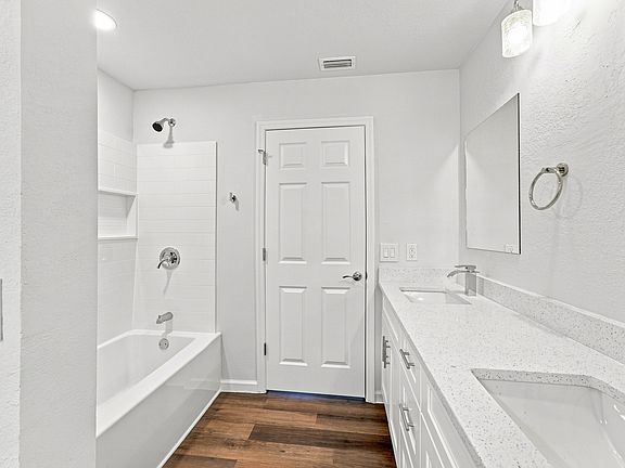 5th image of 820 Abbott Ave