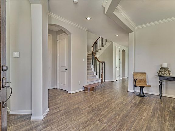 5th image of 51 Hearthshire Cir