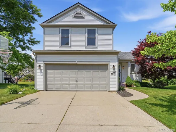 6449 Cranberry Dr, Holly, MI 48442