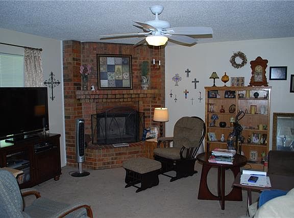 2nd image of 301 N Heights Dr