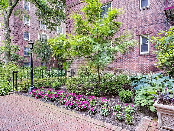 2nd image of 117 1st Park Unit A1n