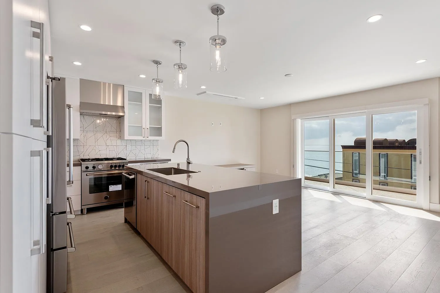 921 S Coast Hwy — Photo 2