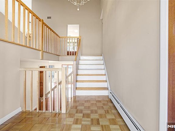 3rd image of 31 Virgil Rd