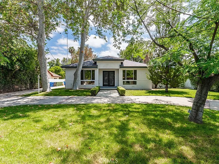 22904 Calvert St — Photo 9
