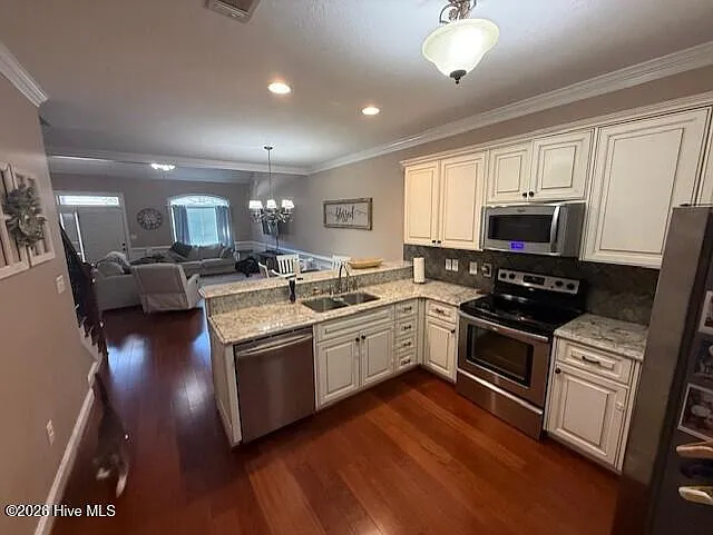 817 Mayo Ln — Photo 4