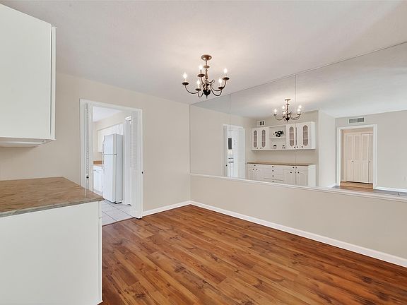 5th image of 7600 Burgoyne Rd Unit 121