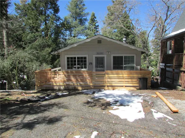 25000 Saxon Dr, Crestline, CA 92325