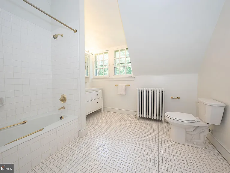 504 Harriton Rd — Photo 47