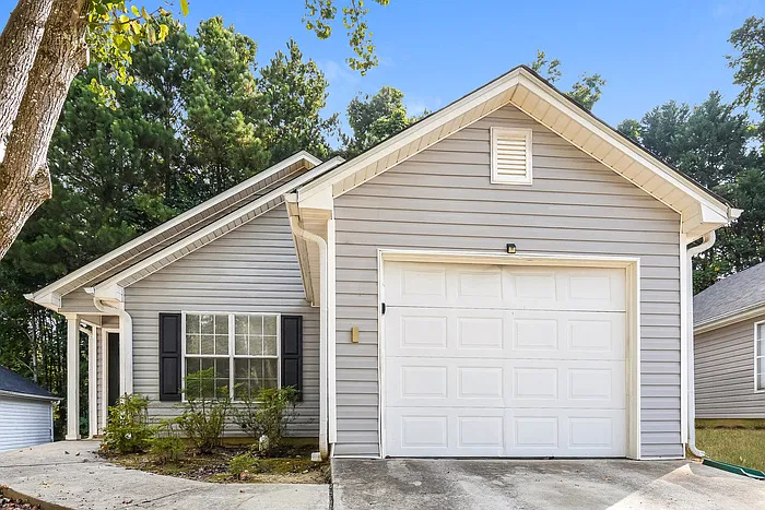 3 bed, 2.0 bath, 1232 sqft, $1,645 — Photo 1